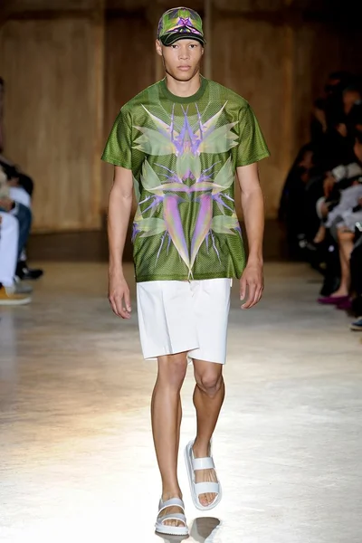 Look 17